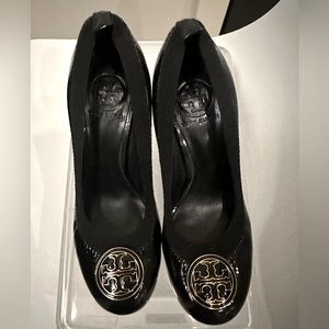Tory Burch black heels good condition